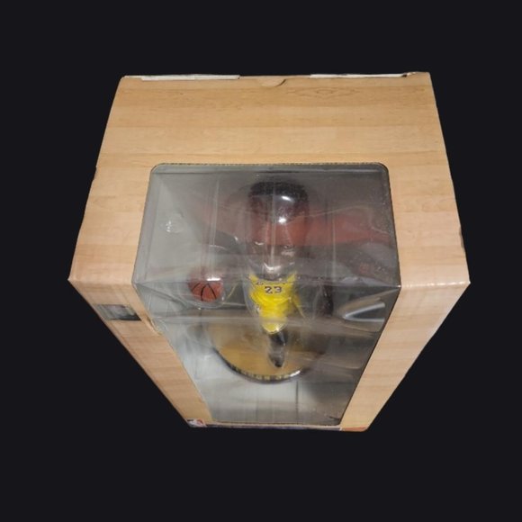 Lebron James "Welcome to Los Angeles" Bobblehead 2018 - Picture 4 of 6